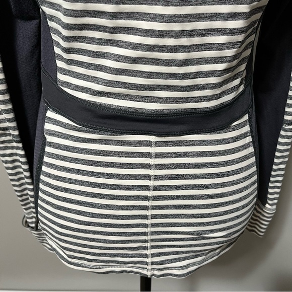 Lululemon Run Hills 1/2 Zip Gray Stripe Long Sleeve Pullover - Picture 10 of 14